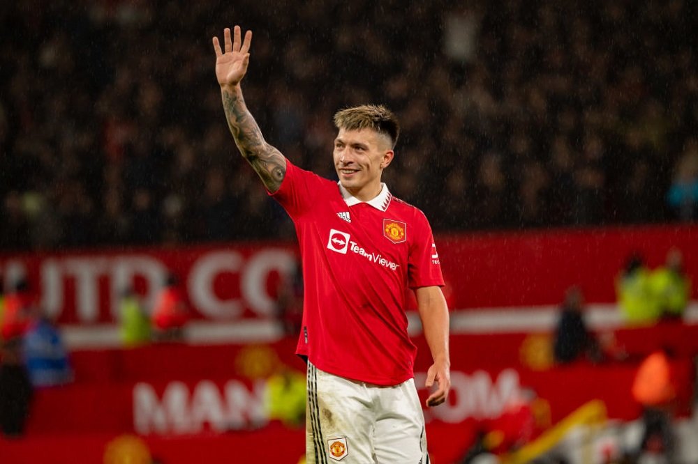‘The Man Was Awesome!’ ’15 Year Contract Now’ Fans Praise United Star Who Made 5 Tackles And 4 Clearances Against Forest