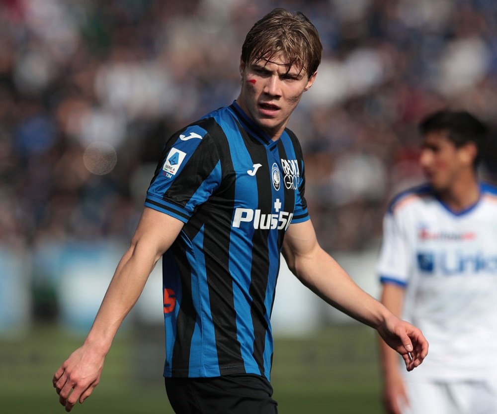‘We Need Him!’ ‘He’s A United Fan Anyway’ ‘He Aint Ready Yet’ Fans React As Ten Hag’s Side Express Interest In £70M Rated Wonderkid