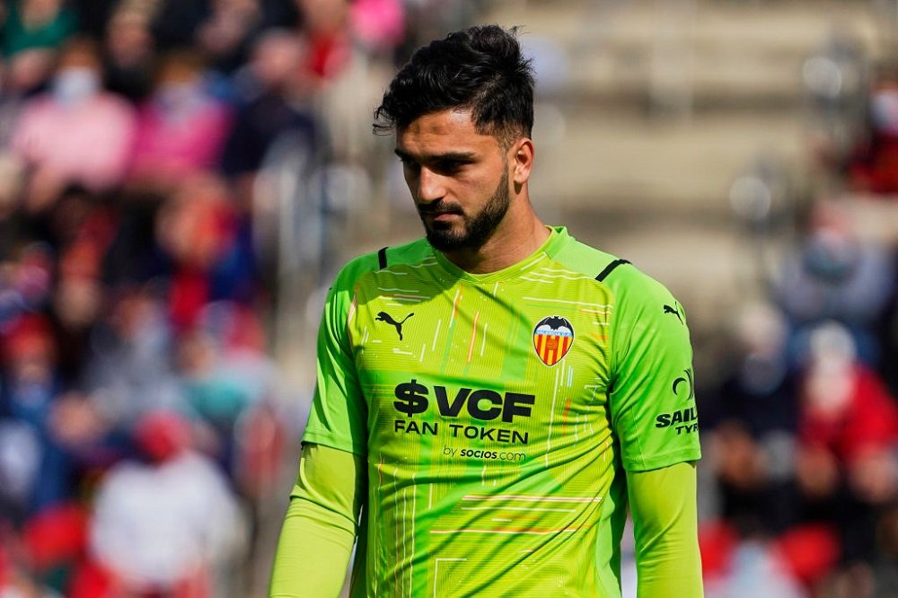 United Trail Chelsea Following Agent Talks As Race Heats Up For La Liga Shot Stopper With £87.5M Release Clause