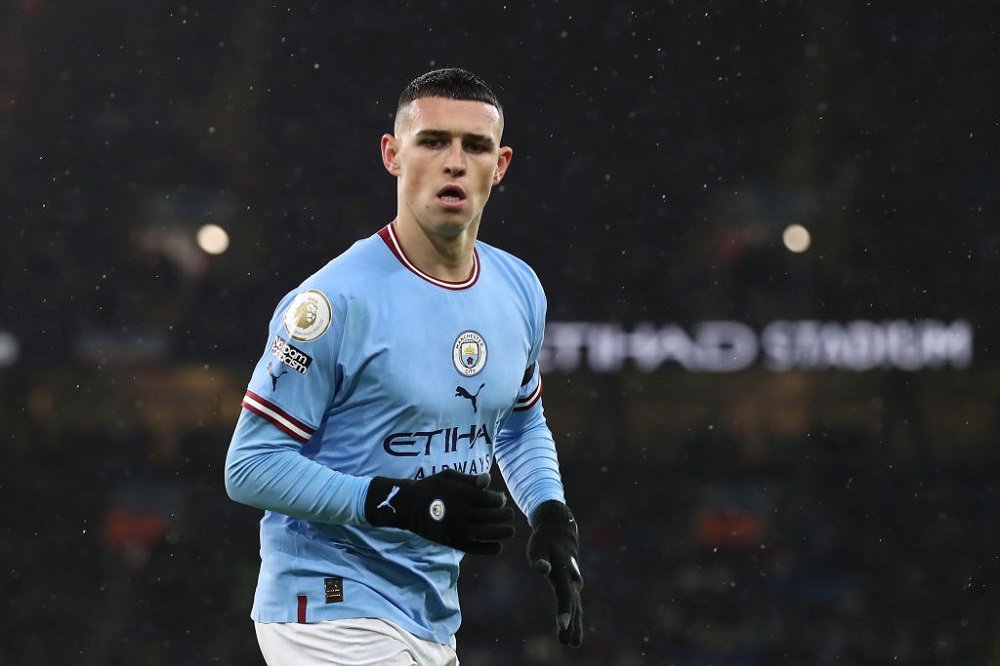 Manchester City forward Phil Foden playing against Everton in the Premier League