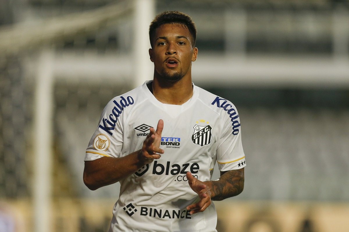 Brazilian Club Chief Reveals Brazilian Ace “Can Leave” In January Amid Claims Of £21.5M United Bid