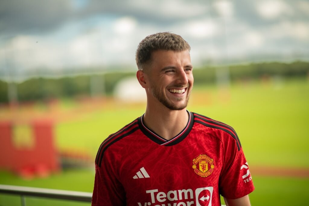 Mason Mount in a Manchester United kit.