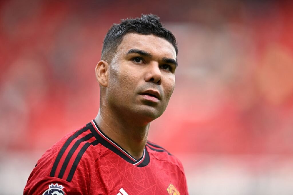 Casemiro playing for Manchester United.