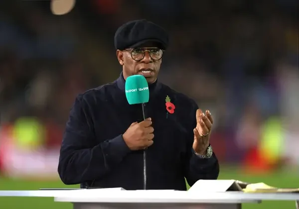 “What Is Going On There?” – Ian Wright Baffled That Ten Hag Allowed PL Rival To Beat United For £73M Pair