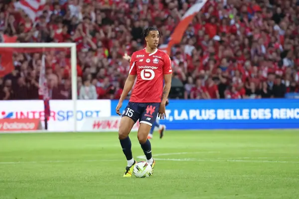 Man Utd Push For Talented Centre Back After Premier League Rivals Pull Out Of Deal