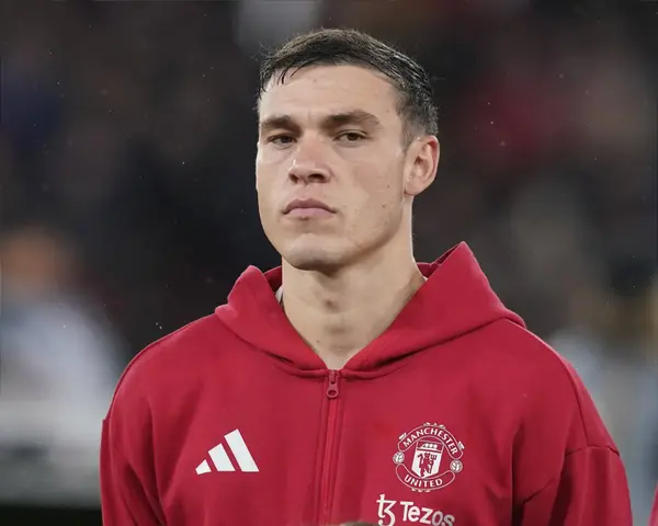 Scholes Says There’s Something “Fundamentally Wrong” After £42M United Signing Is Left Out By Ten Hag Again
