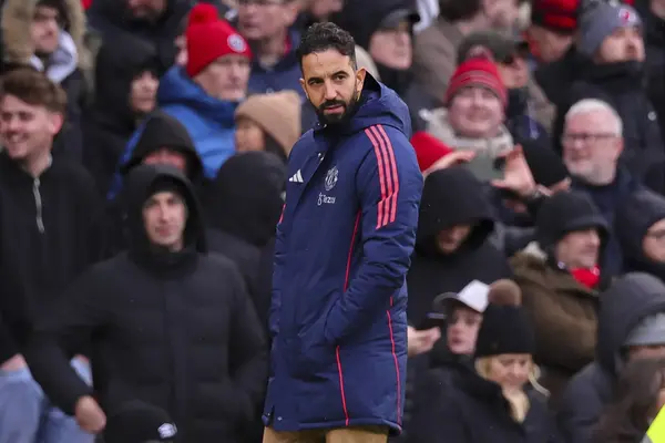 “Absolute Disgrace”: Former Premier League Midfielder Makes “Bottom Half” Prediction For Man United Under Ruben Amorim