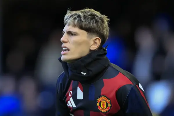 “A Reluctant Sale” – Journalist Claims Manchester United Are Still Open To Letting £60M Chelsea Target Leave