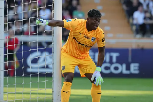 ‘Onana 2.0’ ‘Could’ve Gotten Him For 10 Times Less 2 Years Ago’ Fans Sceptical As Man Utd Target £40M Rated Keeper