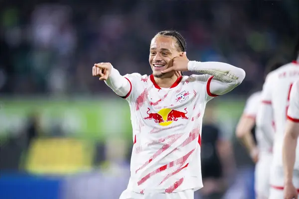 ‘Lingard 2.0, Please Don’t’ ‘Stay Away At All Costs’ Fans React As Man United Target £68.5M Rated Dutch Ace