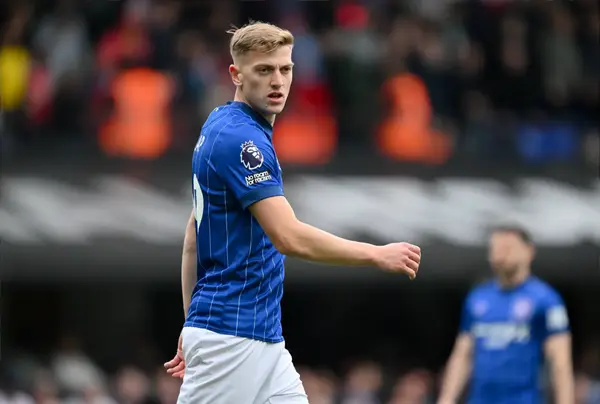 Man United And Chelsea Receive £7.8M A Year Wage Demand As £30M Transfer Battle Takes Fresh Twist