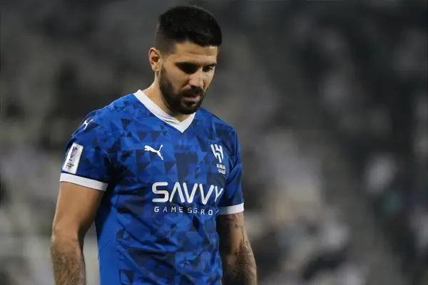 ‘That Would Be Ridiculous’ ‘This Club Can’t Be Serious’ Man United Fans React To £40M Transfer Rumour