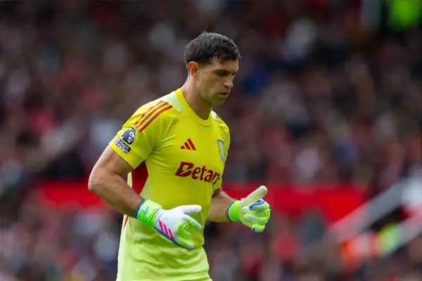 Man United Told That World’s ‘Best Goalkeeper’ Is Available For Just £25M And They Are Contenders To Sign Him