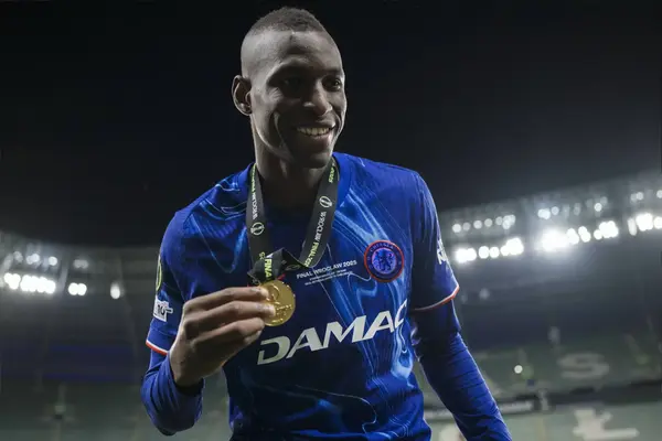 Man United Sign Chelsea Striker And Serie A’s Best Keeper: Dream Lineup Next Season If Transfer Rumours Are True