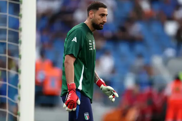 “Sensational” Champions League Winner Makes Transfer Stance Clear Amid Links To Man United And City