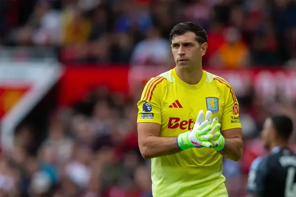 ‘Phew’ ‘Good. Never Wanted Him Anyway’ Fans React As Man United ‘Effectively’ Rule Out Move For Onana Replacement