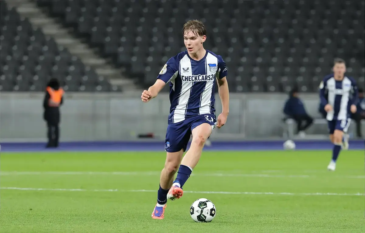 Man Utd And Arsenal Are ‘Leading’ The Race To Sign Teenager Who Has Been Compared To 6x Champions League Winner