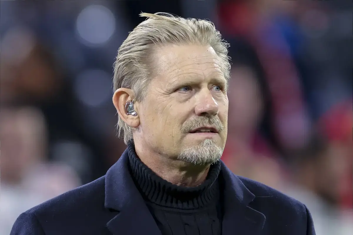 Peter Schmeichel Sends Man United Telling Verdict On Senne Lammens After Andre Onana Decision