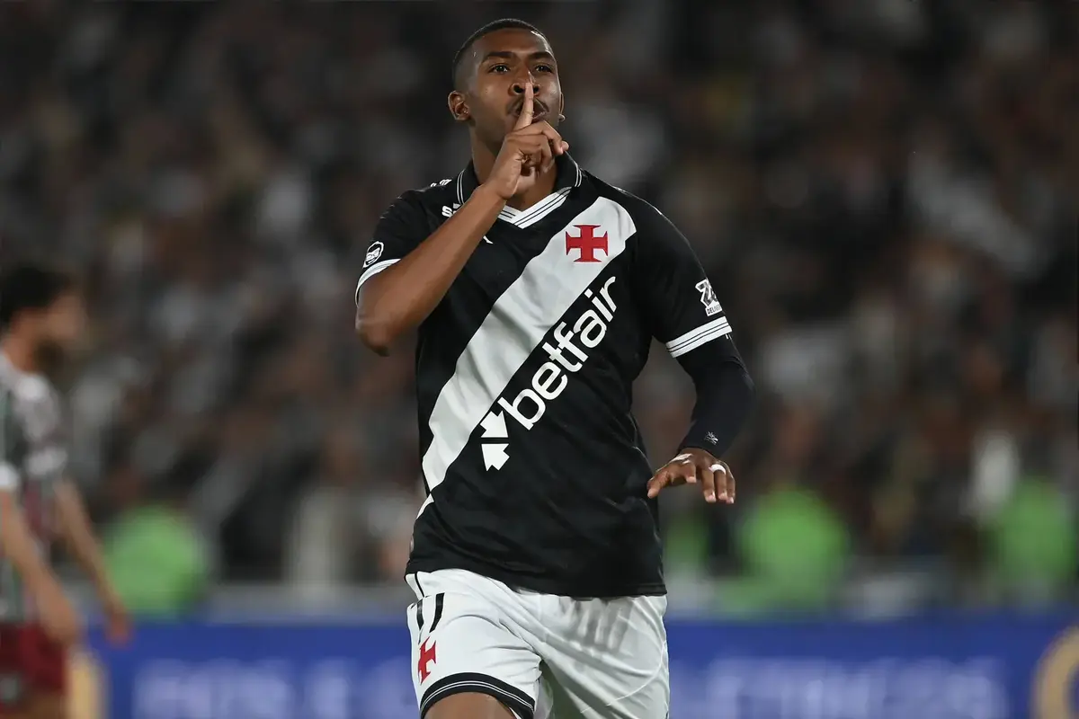 Journalist Confirms Man Utd Could Make “Move” To Sign 20 Goal Brazilian Ace But There’s A Problem