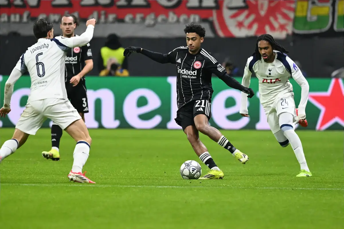 Man Utd Send ‘Senior Scouts’ To Spurs Game As They Keep An Eye On £40M Rated Shaw Successor