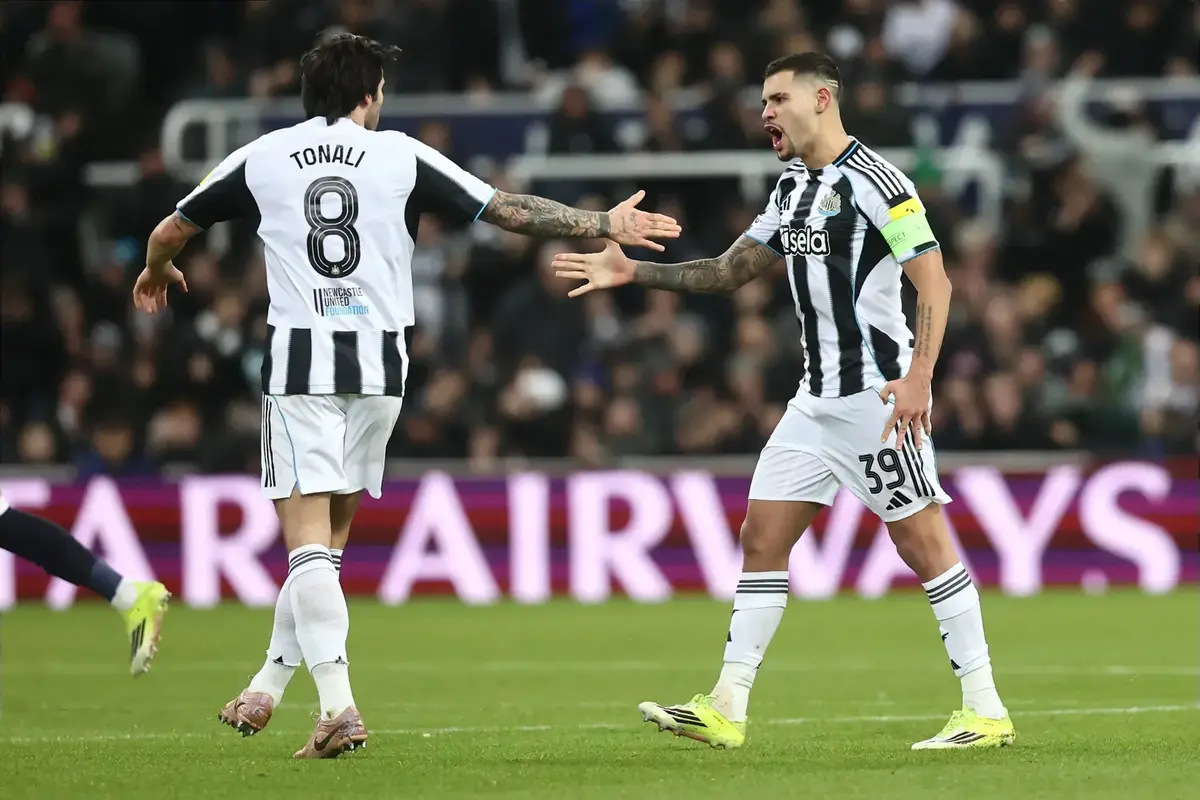 Man Utd Make ‘Informal Contact’ With TWO Newcastle Stars As £175M Is Set Aside For Major Midfield Revamp