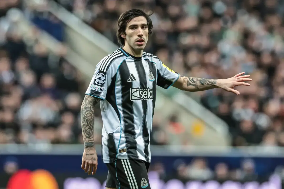 Man Utd Hope To Raise Funds From The Sales Of 3 Players To Finance £100M Tonali Bid