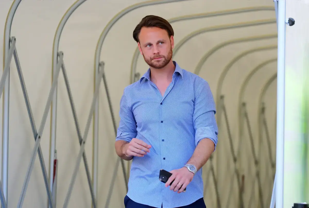 Influential Decision Maker Is ‘Friends’ With Carrick’s Biggest Rival For Man Utd Job – Report