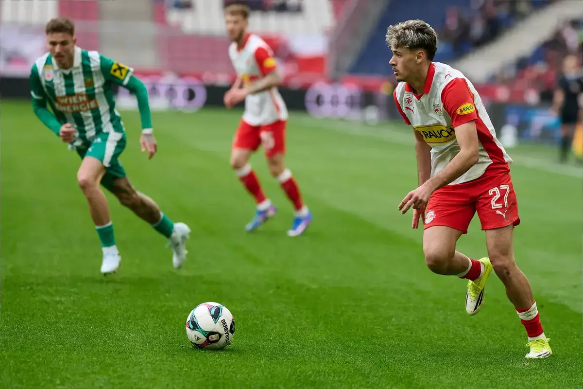 Man Utd Are One Of 4 Premier League Clubs Holding Talks To Sign 18 Year Old Who Could Cost ‘Over’ £26M