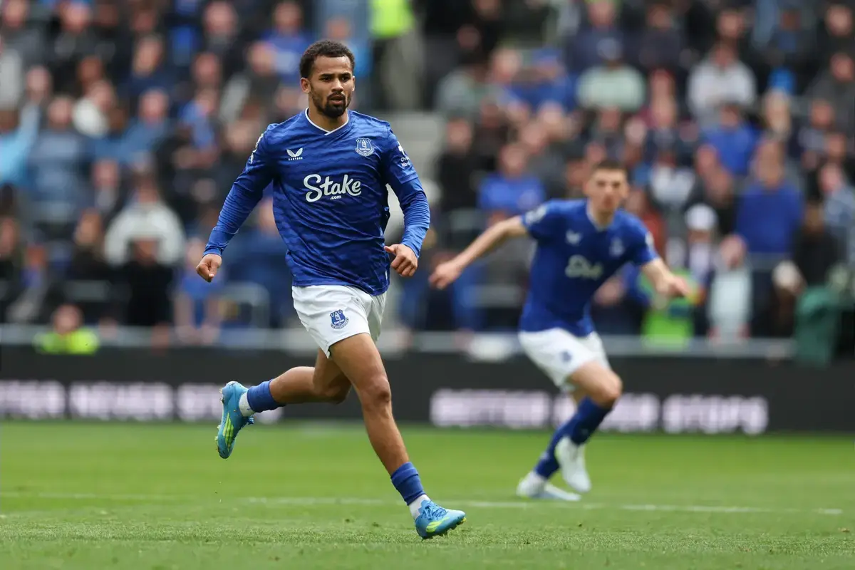 “Not Progressing” – Man Utd Handed Major Boost In Battle For Everton Ace As Contract Talks Stall
