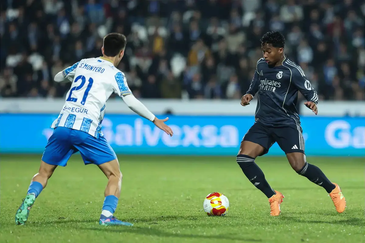 ‘Please United Get This Kid!! ‘Almost No Downside’ Fans React As Striker Seeks Premier League Move