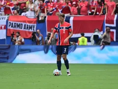 Man Utd Urged To Make "No Brainer" Move For Midfielder Who "Plays In A Similar Way To Rodri"